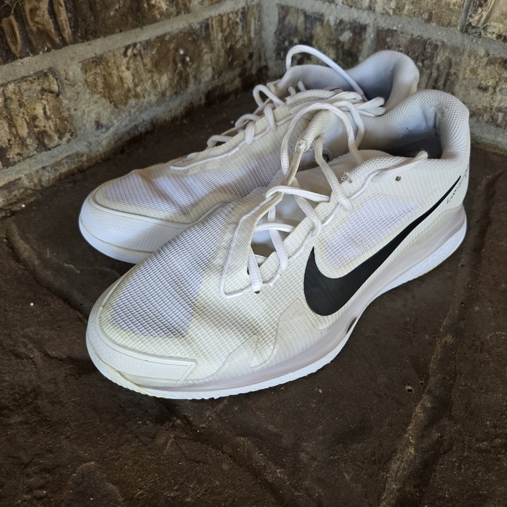 Nike Men's White Mesh Athletic Shoes